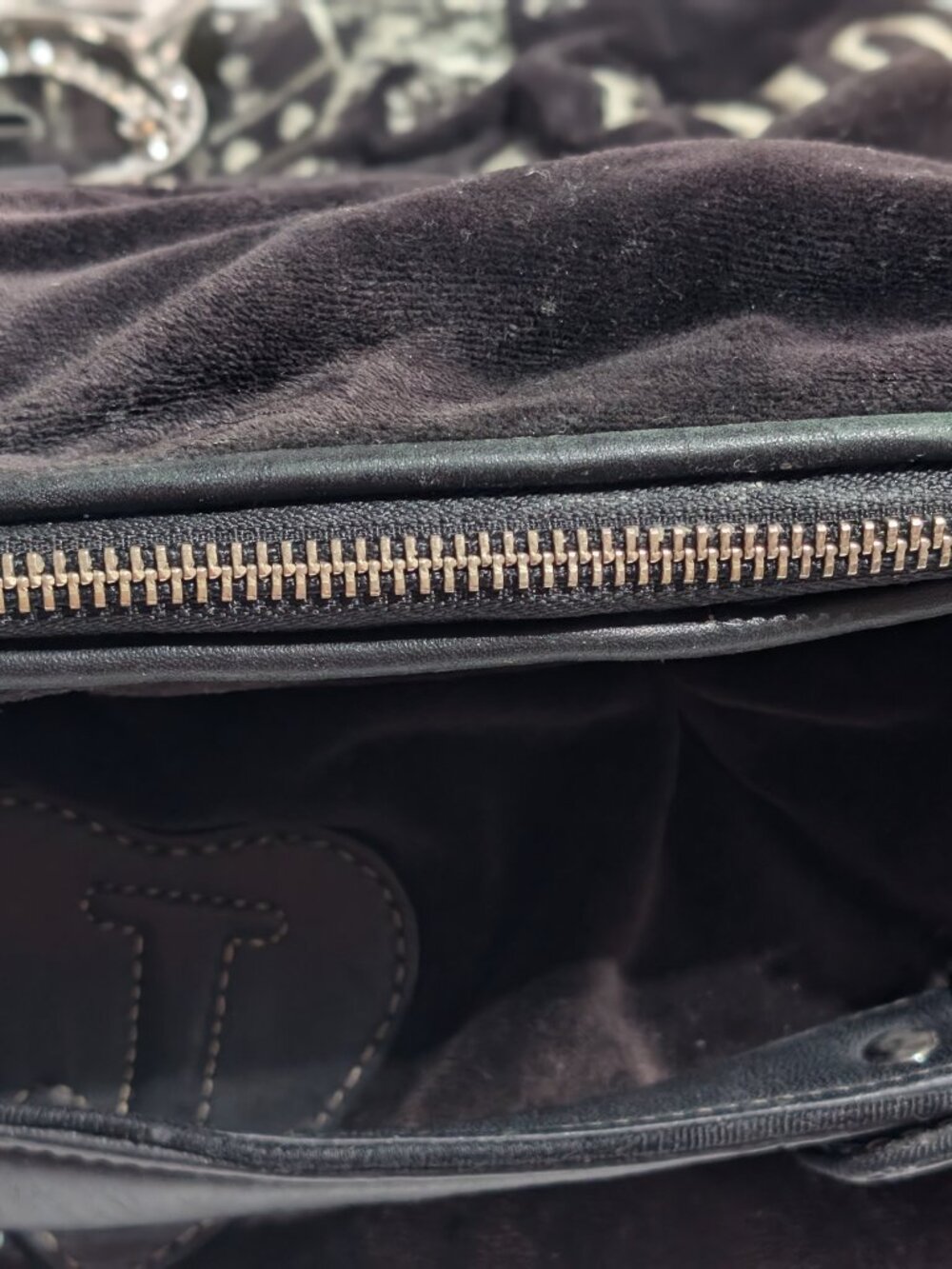 JUICY COUTURE HOBO DARK BROWN W/CHARMS BAG PLEASE READ DISCRIPTION - Picture 6 of 6